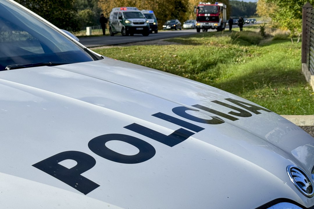 Pasvalio rajone susidūrė traktorius ir lengvasis automobilis, nukentėjo nepilnametė keleivė