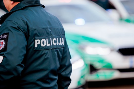 Girtas BMW vairuotojas Kaune sankryžoje suniokojo du „Peugeot“ automobilius