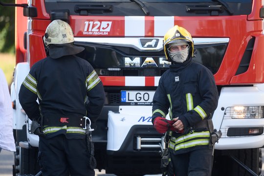 Kaišiadoryse automobilis rėžėsi į gėlių  saloną