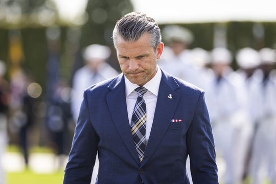 JAV traukia karius iš Europos: gynybos sekretorius prabilo apie perdislokavimą