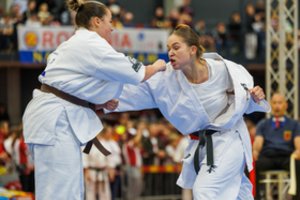 Karatė atrankoje Rygoje kvietimus į Japoniją grobė tik Lietuvos kovotojos