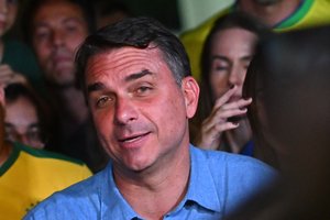 Brazilijoje prireiks antrojo rinkimų rato: Bolsonaro netikėtai aplenkė L. I. Lulą da Silvą