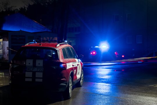 Gesindamas degantį mikroautobusą Kėdainių r. susižalojo vyras