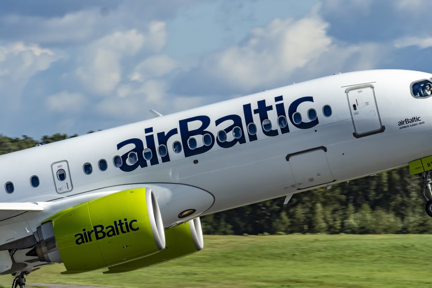 airBaltic to cut 500‑700 jobs in restructuring