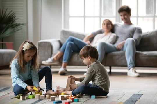 Tėvystė kaip identitetas: kai tėvai praranda save ir tampa „vaiko projekto vadovais“