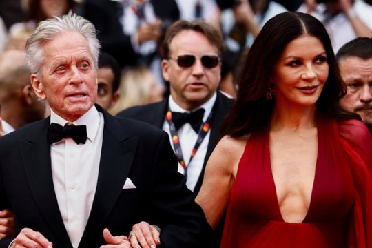 57-erių Catherine Zeta-Jones neslepia aistros 82-ejų mylimajam: paviešinta intymi akimirka