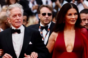 57-erių Catherine Zeta-Jones neslepia aistros 82-ejų mylimajam: paviešinta intymi akimirka