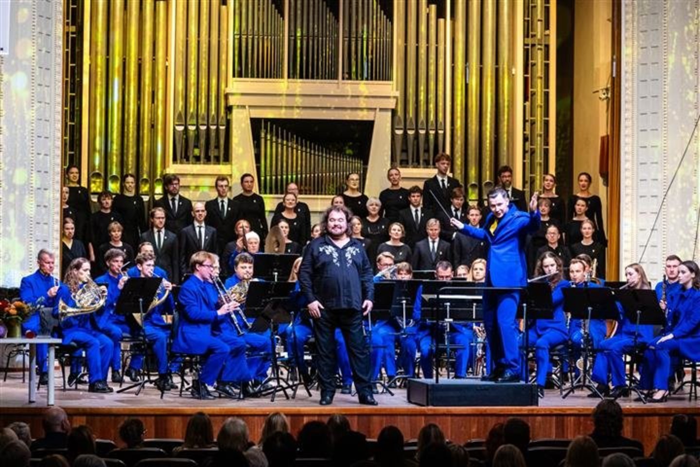 V.Noreikos pradėtą tradiciją Didžiąją muzikų įventę baigti „Funiculì, Funiculà“ pratęsė jo mokinys Kristianas Benediktas. <br> I.Juodytės nuotr.