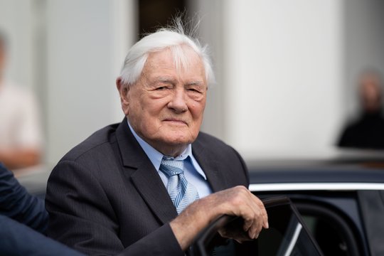 Santaros klinikos paskelbė naujausią žinią apie Valdo Adamkaus būklę