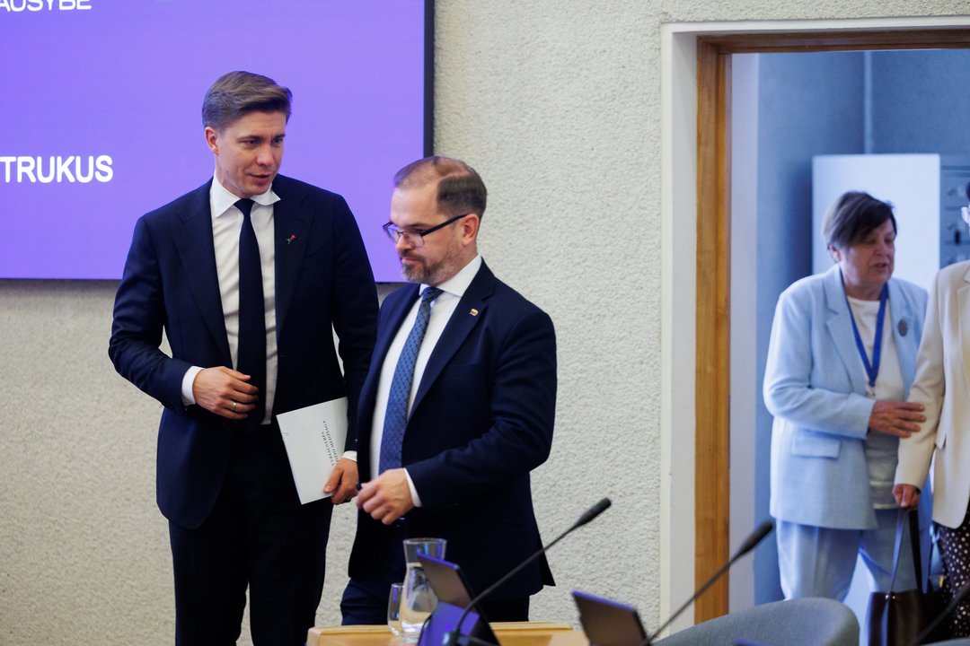 Liko tik vienas žingsnis: Seimas palaiko branduolinių ginklų draudimo išbraukimą iš Konstitucijos
