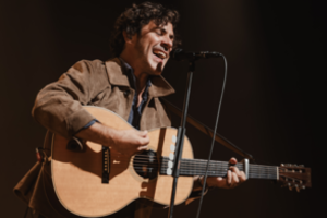 Jackas Savoretti Vilniuje: pilnutėlė salė ir dainomis papasakota dviejų dešimtmečių istorija
