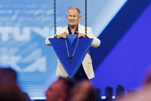 Seniai girdėtas Steponas Januška pristatė naujieną