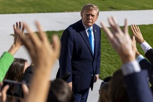 D. Trumpas persigalvojo: savo politinę reklamą žada finansuoti pats