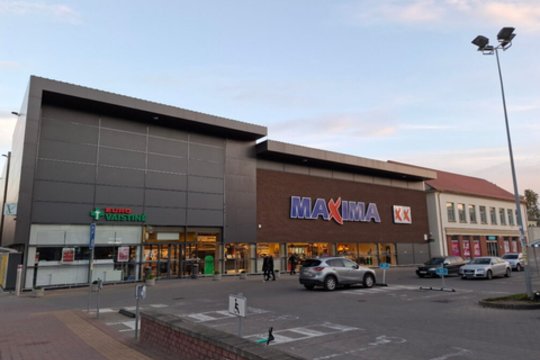 Į parduotuvės liftą susigrūdę pirkėjai prisidarė nemalonumų