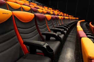 „Apollo“ kino teatrų valdytoja turi parduoti vieną savo teatrų