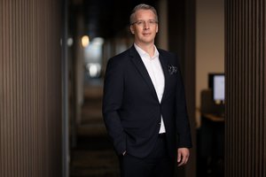 Užsienio kapitalas perka, vietinis – stato