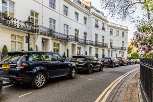 Londono milijonieriams – rimtas smūgis: prabangių būstų vertė tirpsta akyse