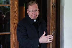 G. Grušas: dėl seksualinio išnaudojimo atvejų tyrimo konsultuojamasi su Šventuoju Sostu ir teisėsauga