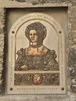 Baryje atidengiamas Bonos Sforcos bareljefas