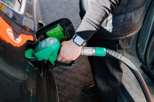 Prezidentūros pasiūlymą dėl degalų kainų deda į stalčių: ekspertai ir verslai perspėja apie pasekmes