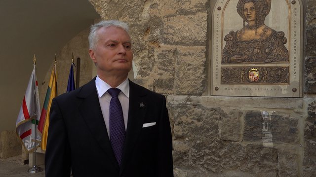 Bario pilyje atidengtas bareljefas Bonai Sforcai: G. Nausėda akcentavo Lietuvos ir Italijos ryšius