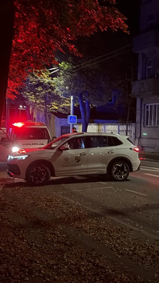 Neblaivus prie vairo sulaikytas žalgirietis Carsenas Edwardsas<br>Andriaus Nareikos nuotr.