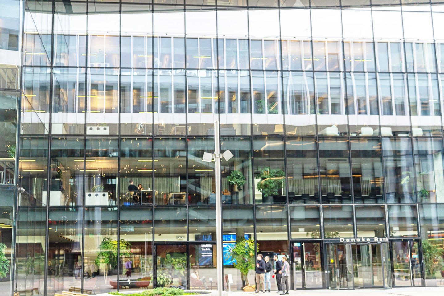 2026 m. spalio 6 d. „Danske Bank“ Lietuvoje pradėta darbuotojams skirta paroda „Suvokimo nestabilumas“, pristatyta vidinio banko renginio „GenAI week 2026“ kontekste.