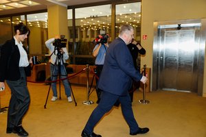 Finansų ministrui vis dėlto teks atvykti į Seimą ir atsakinėti iš tribūnos