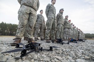 Dronai Lietuvos kariuomenėje: nuo papildomos priemonės iki integralaus pajėgumo