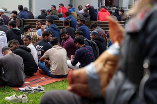 Neišdirbus dvejų metų – 10 tūkst. eurų skola darbdaviui: dalijasi šokiruojančia migrantų patirtimi