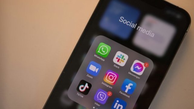 Mokslininkai sužinojo – melagingos žinios plinta greičiau nei tiesa: kaip dezinformacija plinta šiandien?