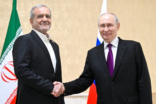 V. Putinas ėmėsi veiksmų ir dalija pažadus dėl karo Irane