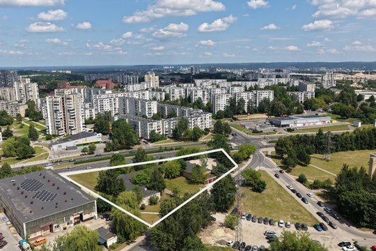 Vilniuje parduotas 62 arų sklypas su pastatu: atskleidė, kas įsigijo ir kiek kainavo 