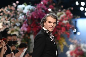 J. Statkevičiaus kurtas drabužis – „Vinted“ platformoje: jo kaina nustebins