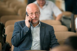 Žiniasklaida: R. Valatka dėl nesutarimų su M. Jurkynu paliko darbą VDU