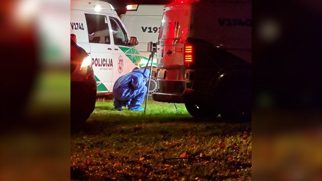 Liudininkai pasidalijo vaizdo įrašu: penktadienio vakarą Vilniaus Savanorių pr. nušautas vyras