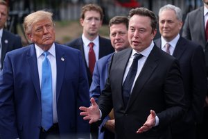Į D. Trumpo žodžius apie V. Zelenskį sureagavo ir E. Muskas