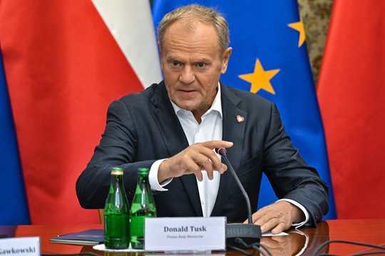Lenkijoje – galimas pasikėsinimas į premjerą ir gynybos ministrą