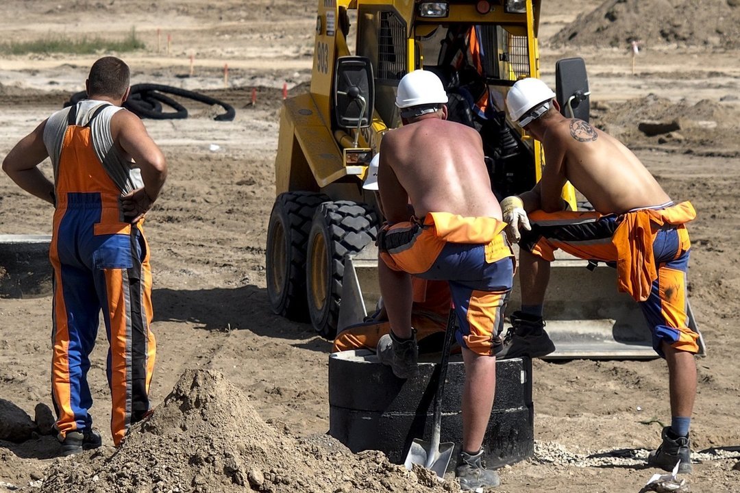 „Būkime biedni, bet teisingi“: buvęs vairuotojas rėžė, ką galvoja apie darbą su migrantais