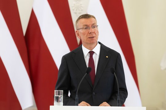 Latvijos prezidentas jau sureagavo į D. Trumpo pareiškimus dėl paliaubų