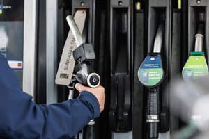 Kainų nutarė nemažinti, o vienos rūšies degalai netgi pabrango