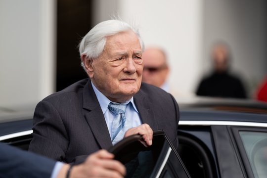 Santaros klinikos skelbia naujausią žinią dėl V. Adamkaus būklės