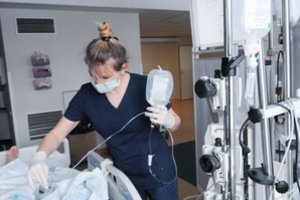 Lietuvoje jau fiksuota mirtis nuo gripo: kuo pavojingas naujasis „Darvino“ variantas