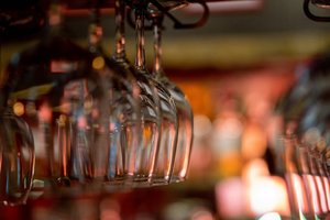 Gerai žinoma Latvijos alkoholinių gėrimų gamintoja susidūrė su sunkumais – gali inicijuoti bankrotą