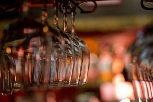 Gerai žinoma Latvijos alkoholinių gėrimų gamintoja susidūrė su sunkumais – gali inicijuoti bankrotą