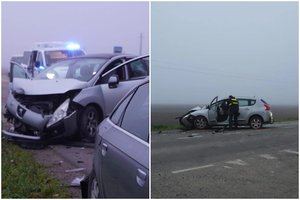 Rūke – pavojinga avarija: Jurbarko r. „Peugeot“ rėžėsi į policijos patikrai sustabdytą „Audi“