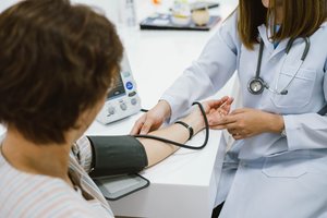 4 mitai apie aukšto kraujospūdžio mažinimą: dažnas daro šias pavojingas klaidas