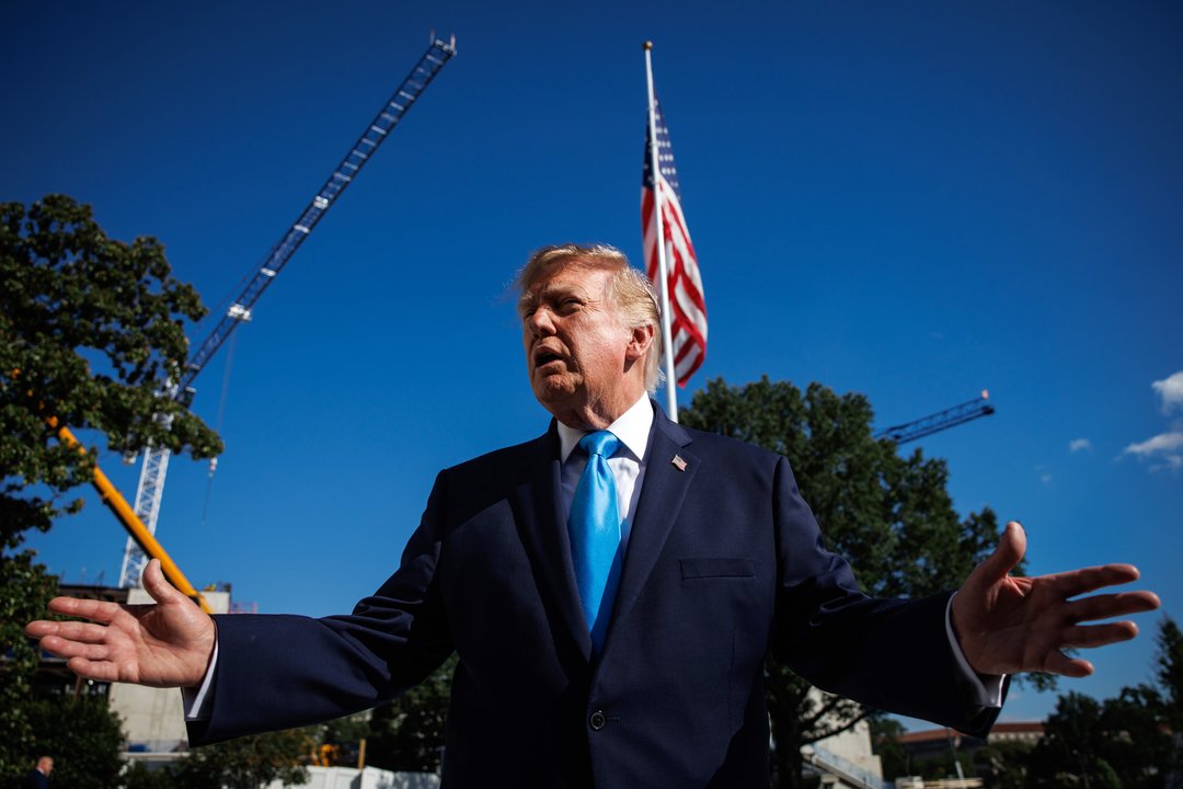 D. Trumpas atskleidė, ar sustabdė svarbios paramos teikimą Ukrainai