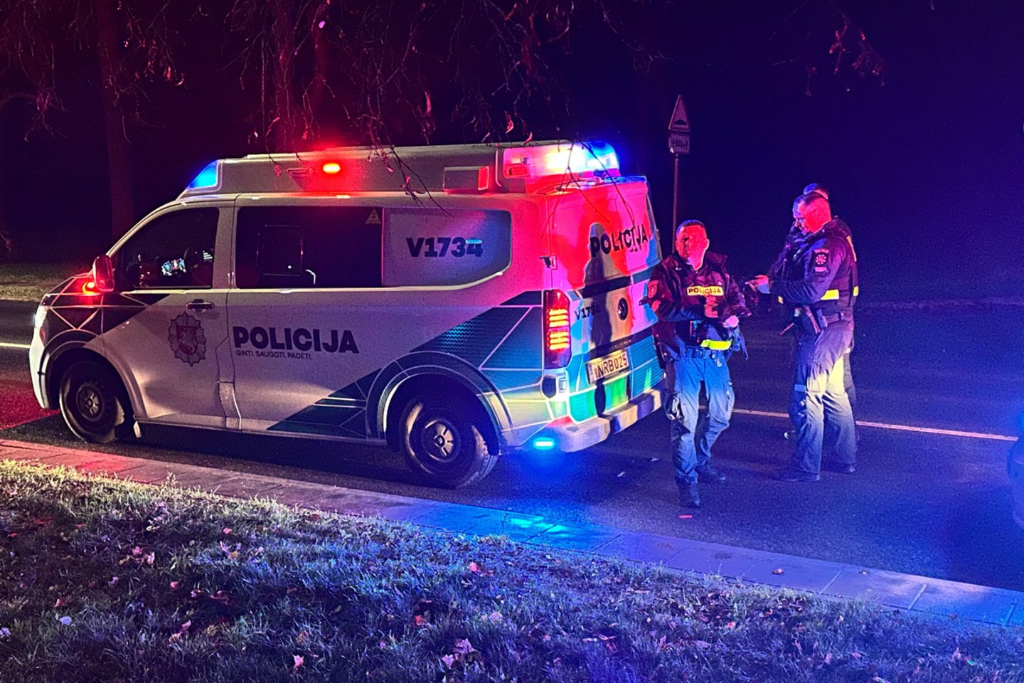Policija.