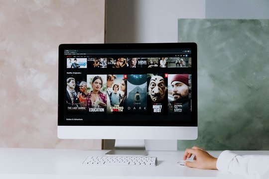 Milžinei „Netflix“ gali tekti priimti nemalonų sprendimą: greičiausiai teks atleisti tūkstantį darbuotojų